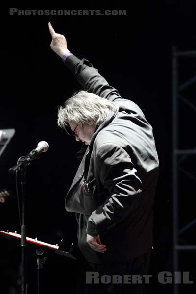 GLENN BRANCA ENSEMBLE - 2011-05-28 - PARIS - Espace Charlie Parker - Grande Halle - 